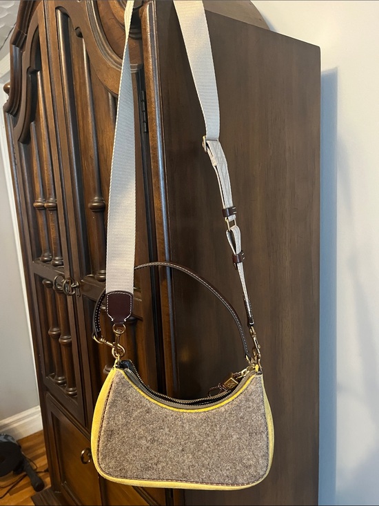 Tory Burch Handbags - Tory Burch Mercer Gray Felt Shoulder Bag with Yellow Trim